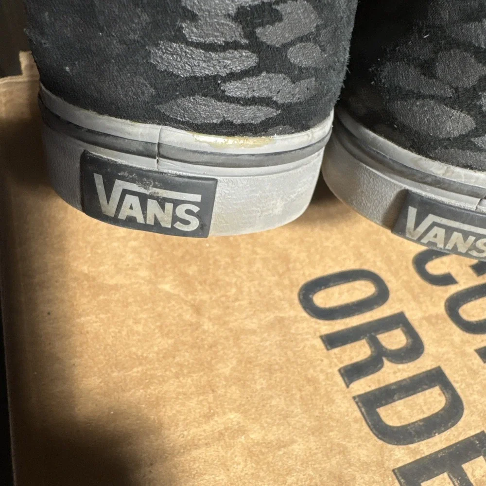 Vans Suede Leather Skateboard Sneakers Shoes Womens 9 Low Top Black Animal Print